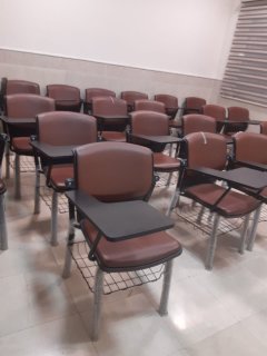 یک صندلی  برای  نشستن